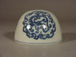 康熙 Kangxi blue and white domed water pot with Kuilong medallions