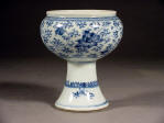 康熙 Kangxi blue & white goblet decorated with lotus blossoms and meandering tendrils