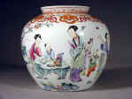 雍正清代 A fine mark and period Yongzheng famille rose jar delicately painted with ladies and children