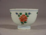 康熙 Kangxi Famille Verte Wine Cup decorated with peony sprigs