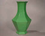 嘉慶 Jiaqing Camellia Leaf Facetted Hu Form Vase