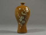 A 明萬曆 Ming Wanli Toffee Colored Meiping with White Slip Decoration