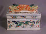 光緒  Transitional Style Wucai Lion Handled Covered Box